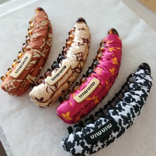 [B052] Banana clip korean กิ๊บหนีบรวบผมทรงกล้วยสำหรับรวบผมหนา กิ๊บผ้าซาตินลายแบรนด์มี 16 ลาย ติดผมทรงหางม้าแน่นอยู่ทรง