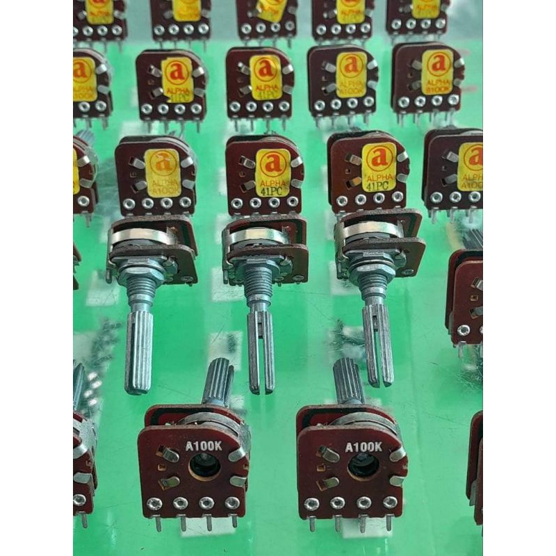 volume มีแท็บข้าง 8 ขา แกนยาว B100k 1ชิ้น