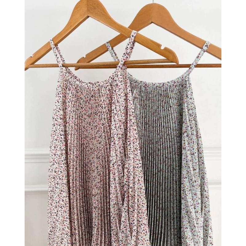PLEAT TOP💗🍀 เสื้อพลีทสายเดี่ยว ไล่ระดับสี น่ารักมากค่า