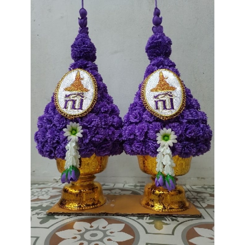 พานพุ่มดอกไม้สีม่วงติดตราสัญลักษณ์พระเทพ(สธ.)พร้อมพาน ขนาด เบอร์5-6-7-8พุ่มตั้งซุ้มเฉลิมพระเกียรติ