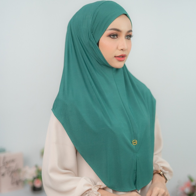 ผ้าคลุมมุสลิม ฮิญาบสวมสำเร็จ ผ่าหน้าทรงหน้าสั้นหลังยาว ผ้าร่องบางเบาใส่สบาย  HM84วาริสมุสลิม