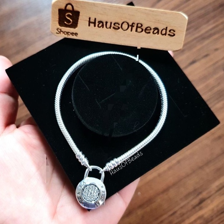 พร้อมส่ง ของแท้ 100% Signature Logo Padlock Clasp Bracelet (แถมกล่อง)