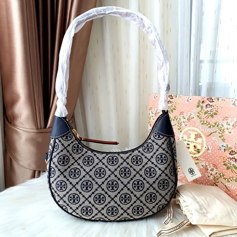 รุ่นใหม่ สวยมว๊ากกก Tory Burch T MONOGRAM CRESCENT BAG 158513