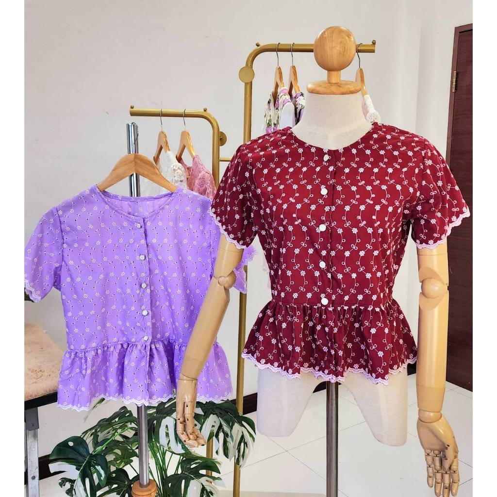 อก34-52 นิ้วเสื้อคอสมอสปักลาย สีม่วง แดงเข้ม คอกลม เอวระบาย
