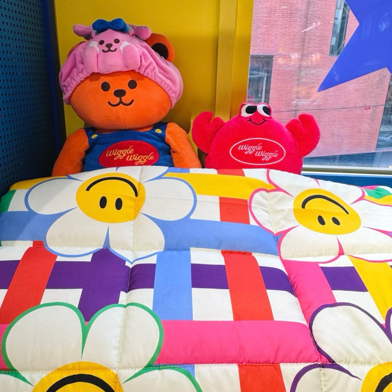 พร้อมส่ง🌈Wiggle Wiggle ของแท้ 💯 ผ้าห่ม ผ้าคลุมตัว มีกระดุมติด Rainbow Smile Check วิกเกิ้ล Padded Blanket 42018 - รูปที่ 4