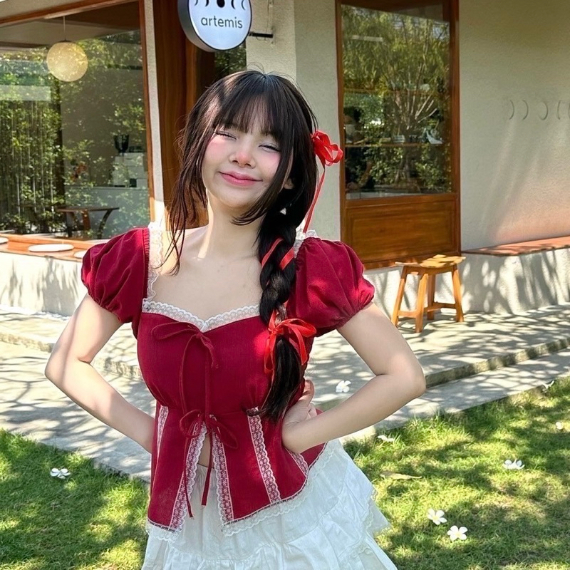 เสื้อแขนตุ๊กตา ผ้าคอตตอลลินิน แต่งลูกไม้ทั้งตัว น่าร้ากกกกไม่ไหว จะใส่ไปเที่ยว หรือ ทำงานได้หมดจร้า