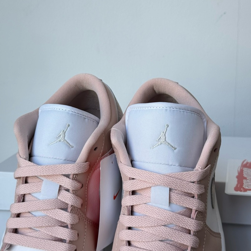 W AIR JORDAN 1 LOW PARTICULE BEIGE SNEAKERS สินค้าของแท้💯 ป้ายไทย พร้อมส่ง