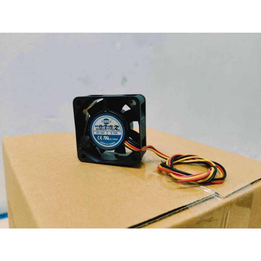 พัดลมระบายความร้อน ขนาด 40x40x20mm. ยี่ห้อ SINWAN รุ่น SD4020PT-12H  3 สาย (แดงดำเหลือง)   12VDC,0.1