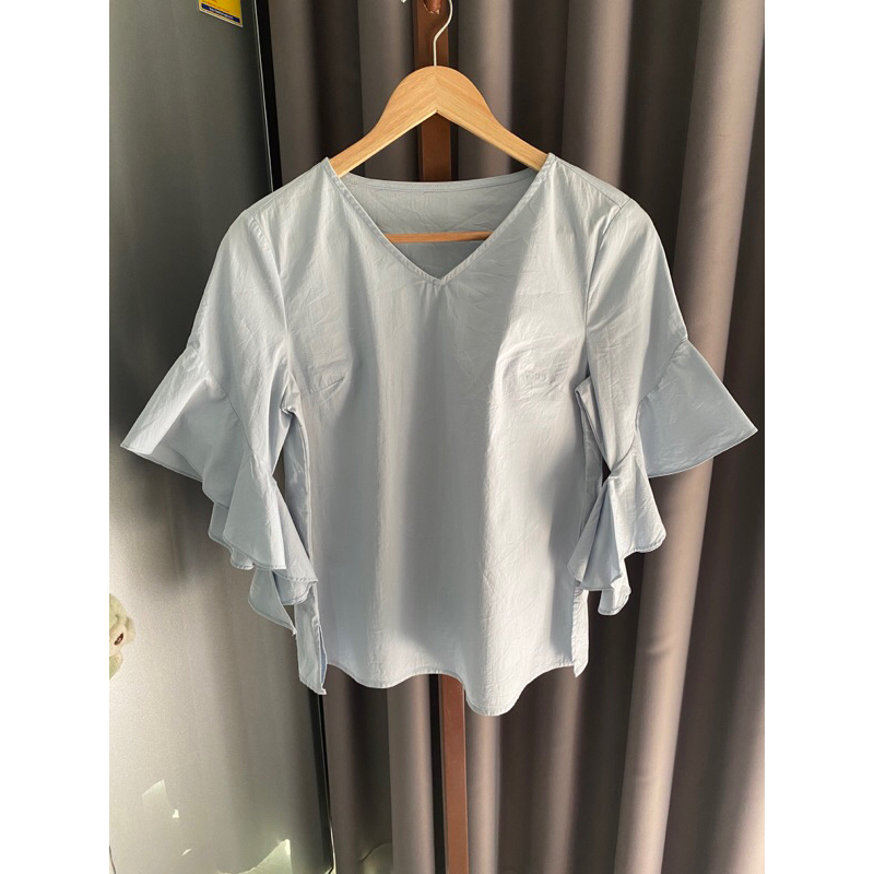 เสื้อแฟชั่น มือ2 size m 160/84A ไม่มีตำหนิค่ะ ราคา 35฿