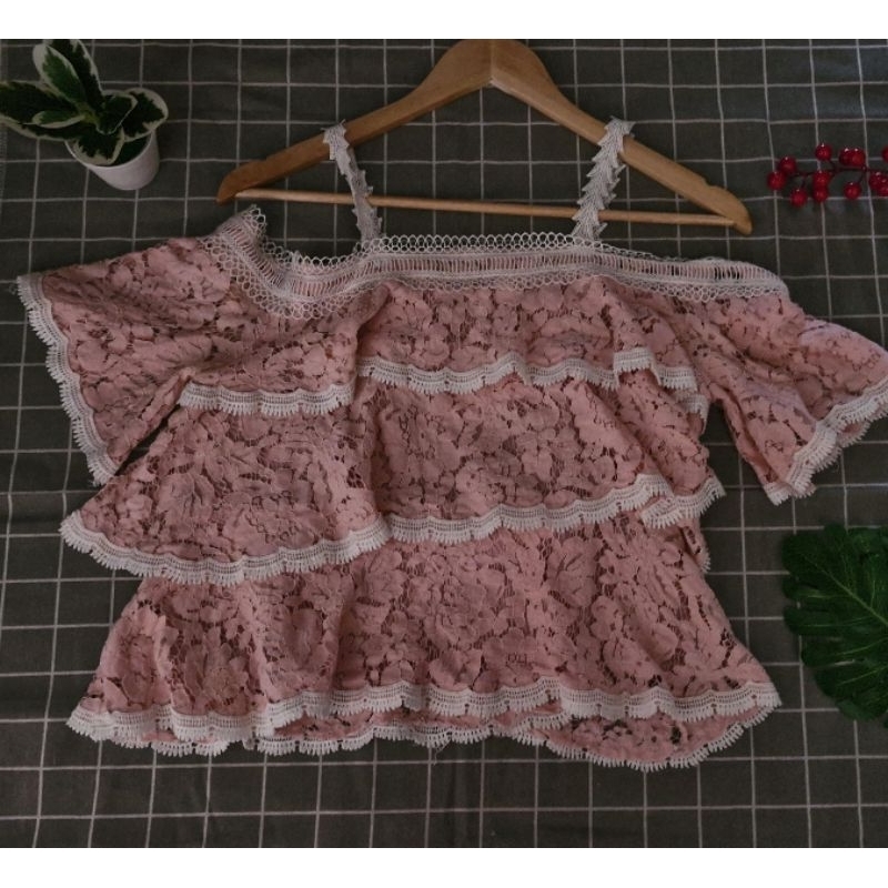 เสื้อสายเดี่ยวปาดไหล่ลูกไม้ งานป้าย Jariya