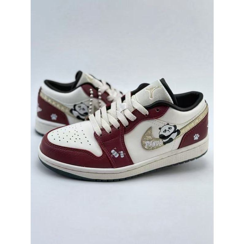 Nike Air Jordan 1 Retro Low  ขาว แดง เหลือง รองเท้าลำลองแบบสบาย ๆ Low Upper