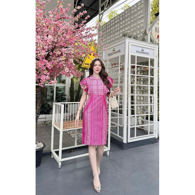 เดรสลายไทย แขนระบาย ผ้าอัดกาว สวยหรู งานป้าย amelia