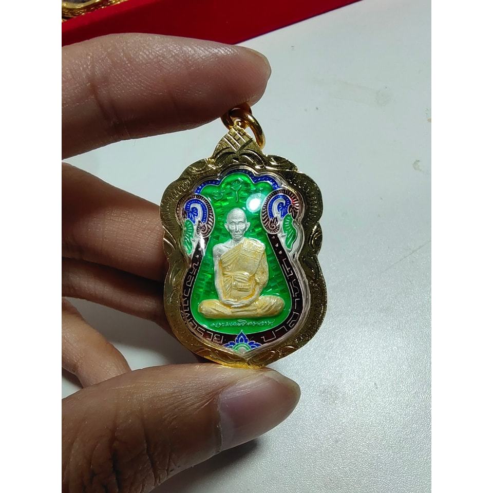 กล่องสุ่มพระเครื่อง 2-4 องค์ พระแท้100% หลวงพ่อรวย หลวงปู่ศิลา หลวงพ่อพัฒน์ หลวงปู่ หลวงพ่อ พี่ไข่