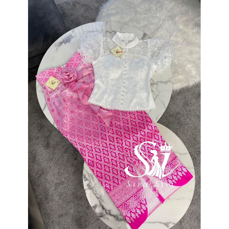 Sira Siri ชุดไทยเสื้อลูกไม้ ปักดอกลอยยกนูน รูปที่ 7