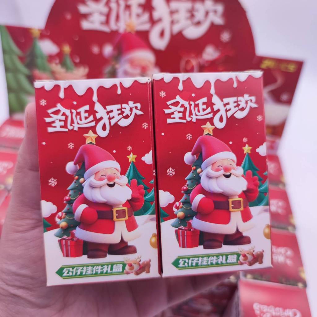 พร้อมส่ง กล่องสุ่มจิ๋ว คริสมาส 1 กล่องเล็ก สุ่มพวงกุญแจ น่ารักมาก เอาไว้ห้อยกระเป๋า