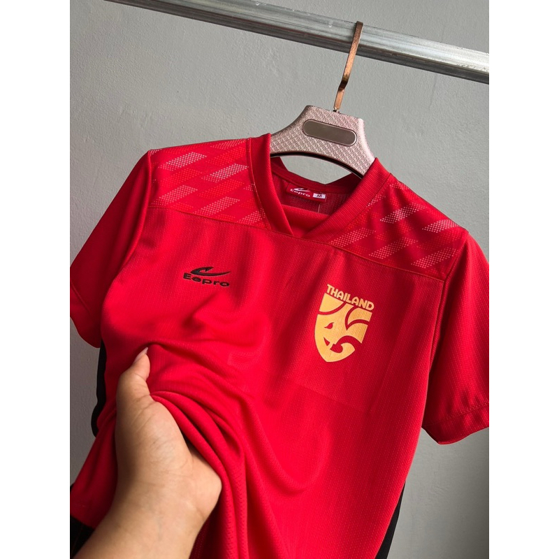 เสื้อกีฬาอีโปร รุ่น1028+เฟกทีมชาติสีทองของแท้