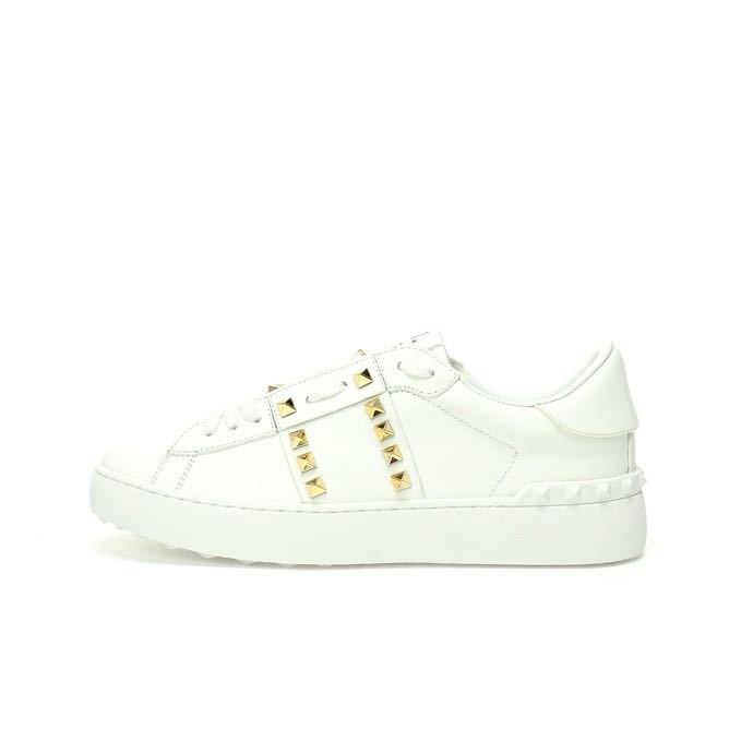 Valentino Garavani Rockstud Untitled Low Sneaker รองเท้าผ้าใบสไตล์วินเทจ 5Y2S0931BHS_0BO