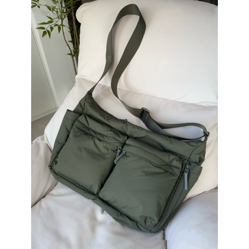 👍🏻คุณภาพเยี่ยม*พร้อมส่ง* กระเป๋าสะพายข้าง unisex ใบใหญ่ มีช่องใส่แท็บเล็ต