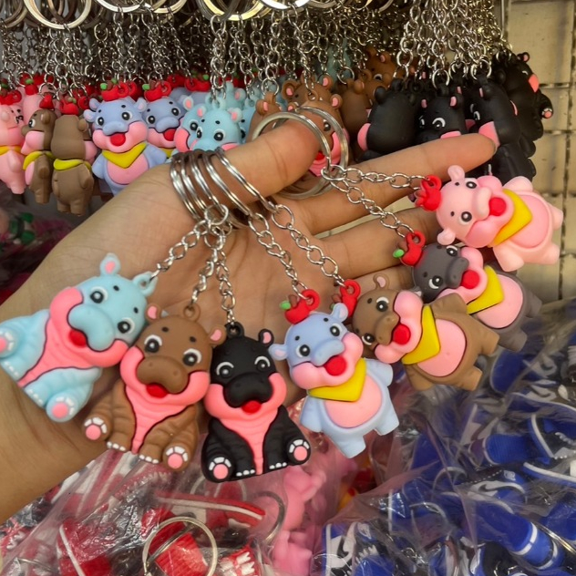 ยกโหล12ชิ้น พร้อมส่ง 4สี พวงกุญแจหมูเด้งแก้มชมพู น่ารัก