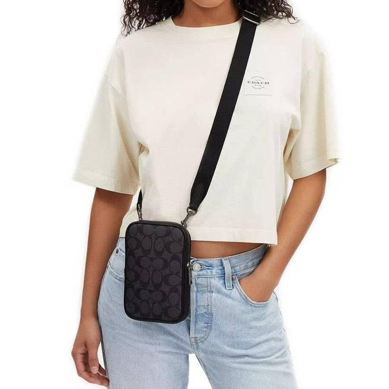 พร้อมส่ง Racer Phone Crossbody In Signature CT885