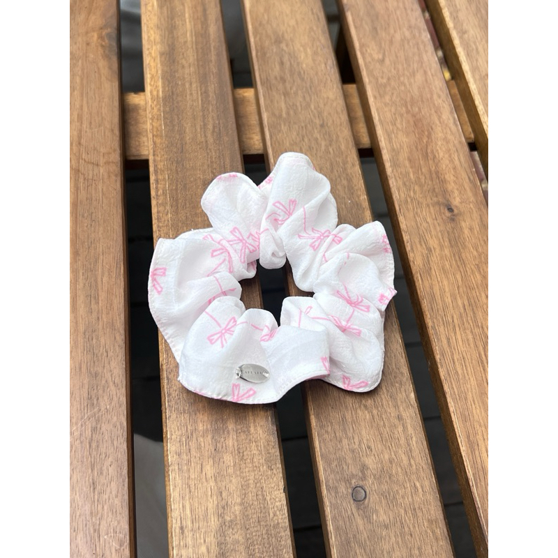 ribbon scrunchie ยางรัดผมลายโบว์ ฟูฟ่องละอองฟู่