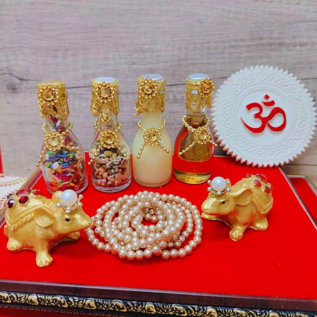 ชุดไหว้ 4 ขวดวิเศษ พร้อม มุสิกะคู่ และ สร้อยลูกปัดน้ำตาล 2 เส้น ถวายแด่พระพิฆเนศ ขอพรทุกวันสำคัญ แก้บน ถวายศรัทธา
