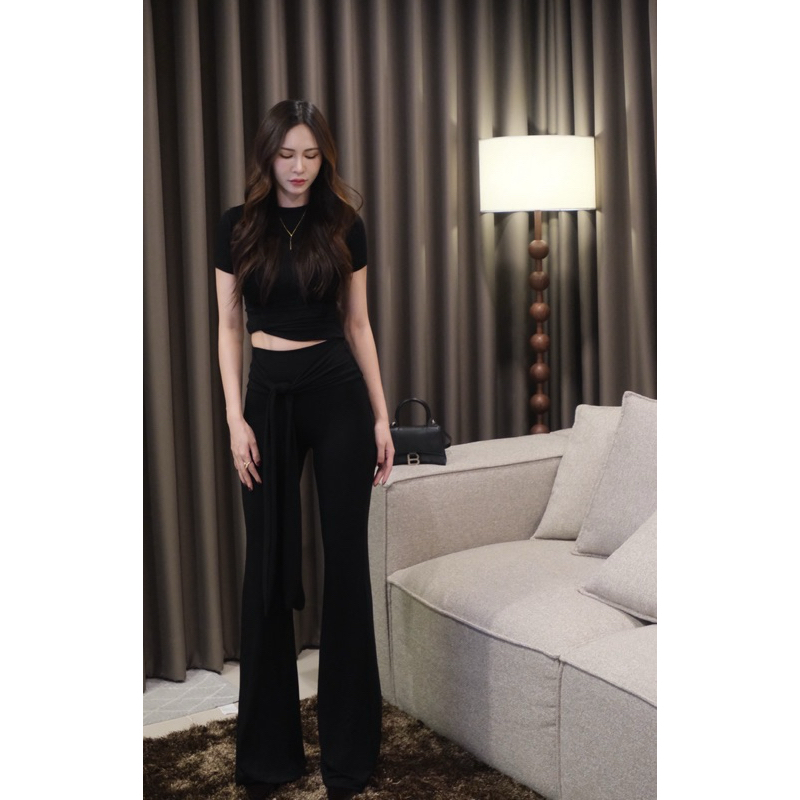 043… กดแยก!!เสื้อแขนสั้นเข้ารูปกางเกงขาม้าแต่งผ้าผูกเอว
