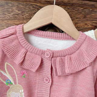 พร้อมส่ง 🇹🇭 เสื้อกันหนาวไหมพรมเด็ก คาร์ดิแกนไหมพรมเด็ก ลายปักกระต่ายน้อยน่ารัก เนื้อนุ่ม ด้านในปุขนนุ่มมาก