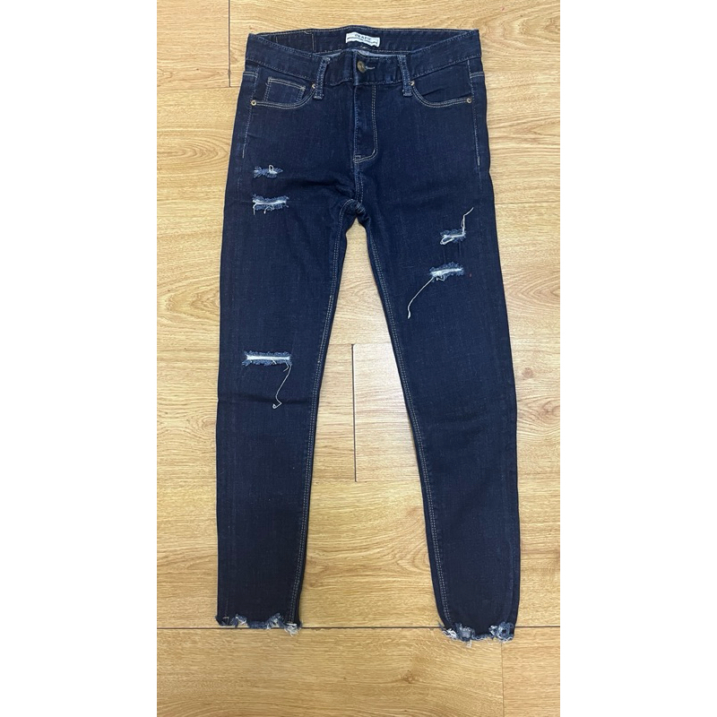 L11 - กางเกงยีนส์ขายาว ส่งต่อ