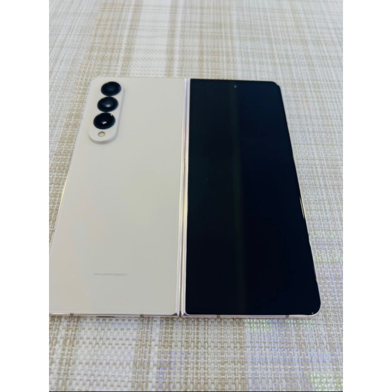 มือถือ z fold 4 5G Rom 512 gb มือสองครับ