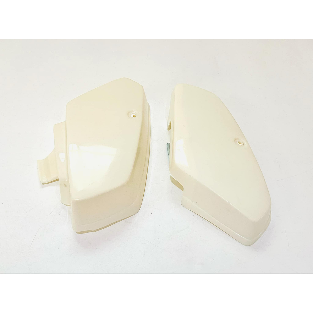 ฝากระเป๋า c700 super ไฟเหลี่ยม มอเตอร์ไซด์ c700 superไฟเหลี่ยม สีขาว สำหรับพ่นสี B56