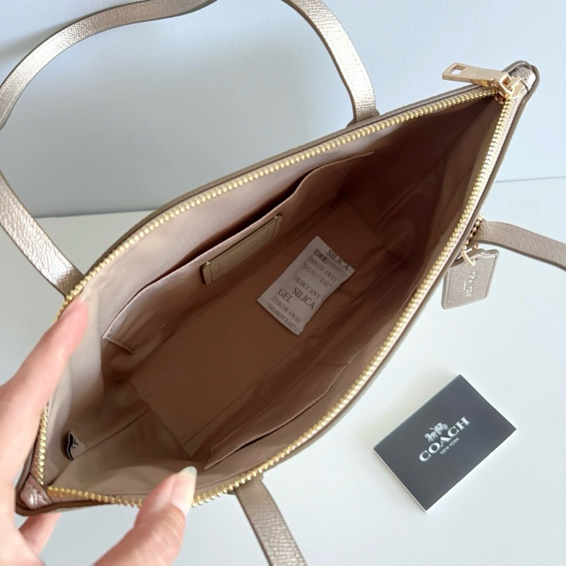 Coach Fiona Zip Tote รุ่นใหม่ พร้อมส่ง✨✨