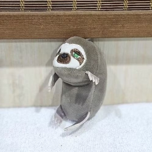 ตุ๊กตาพวงกุญแจ Sloth มือสอง