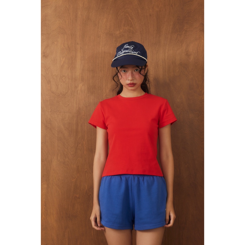 TRES Made เสื้อยืดพอดีตัว Basic Fitted Tee