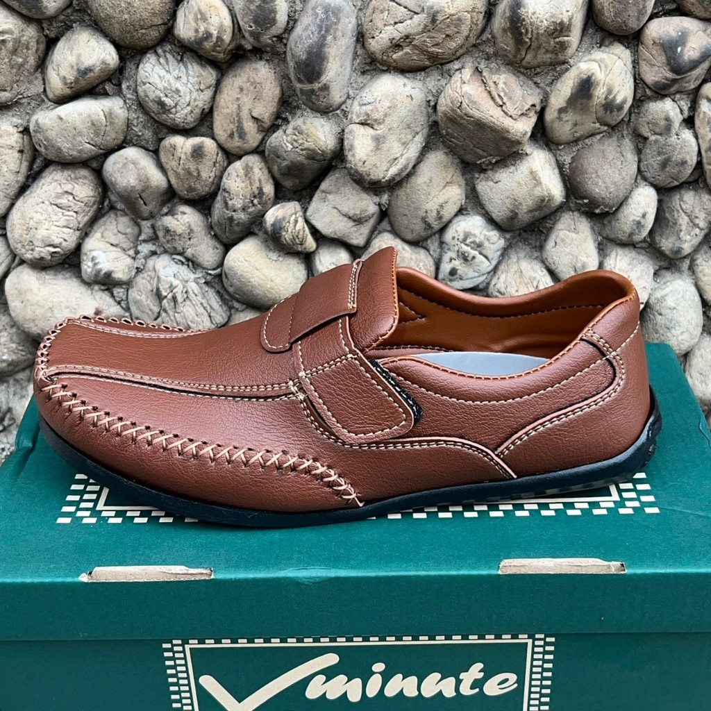 รองเท้าหนังมันเงา งานเย็บ ยี่ห้อ V.minute วีมินิท รุ่น 9912 สี ดำ,ตาล,แทน ไซส์ 39-44 รองเท้า Handmade