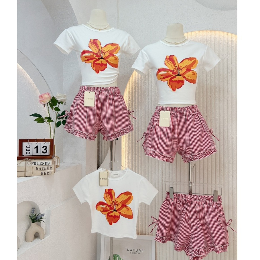 ชุดเซ็ท 2 ชิ้น กางเกงขาสั้นสก๊อตแดง ชุดเซ็ทเสื้อยืดลายดอกไม้สีขาว น่ารักๆ กางเกงสก๊อต แนวคาเฟ่ ป้าย G-ROSE (G003).