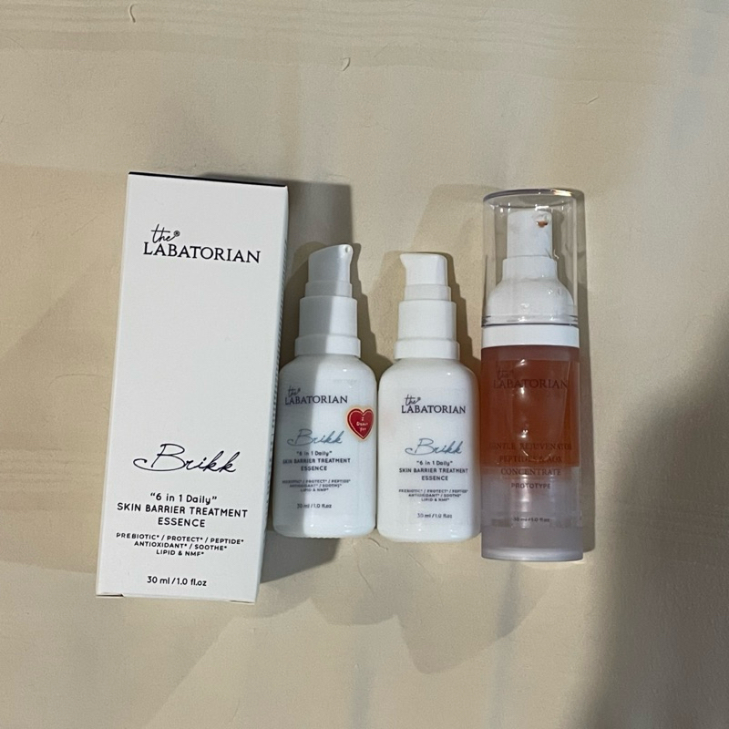 The labatorian brikk 2 ขวด ขวดซ้ายใช้ไป 40% อีกขวดเป็นขวดใหม่ +Aox concentrate