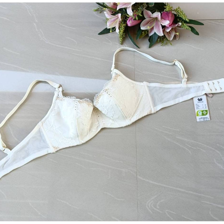 Wacoal Glam  WD1044  บราแต่งลูกไม้ ประดับเพชร