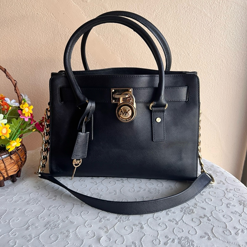 MK Michael Kors แท้ ฐาน 12.5 นิ้วกว้าง 4 นิ้วสูง 9 นิ้ว ทรงทำงาน ถือได้ สะพายได้ มีกุญแจ+ลูก มีลิ้น 