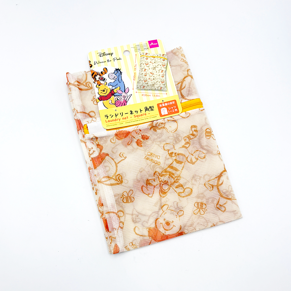 ไดโซ ถุงตาข่ายซักผ้าทรงสี่เหลี่ยมลายลิขสิทธิ์ หมีพูห์ 35 x 50 ซม.
