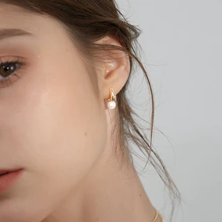 ✅พร้อมส่ง🔥 LILY.C ต่างหูห่วงเงิน S925 ประดับไข่มุก 1คู่ หรูหรา 925 sterling silver pearl earrings