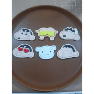 น้ำตาลกัมเพสแต่งเค้กรูปชินจัง+ชิโร่6ชิ้น50บ.