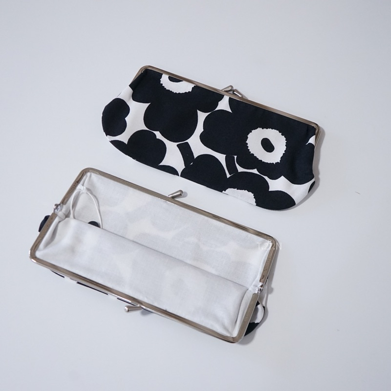 พร้อมส่ง Marimekko Silmälasikukkaro Mini Unikko bag ของแท้100% กระเป๋าใส่ของ ใส่เงิน เครื่องสำอางค์