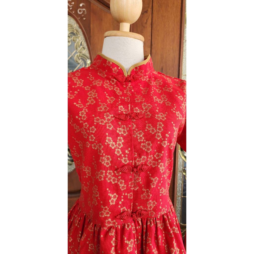 อก34-54 นิ้วเสื้อตรุษจีนสีแดง ผ้าฝ้ายพิมพ์ทองลายดอก แขนสั้น - รูปที่ 3