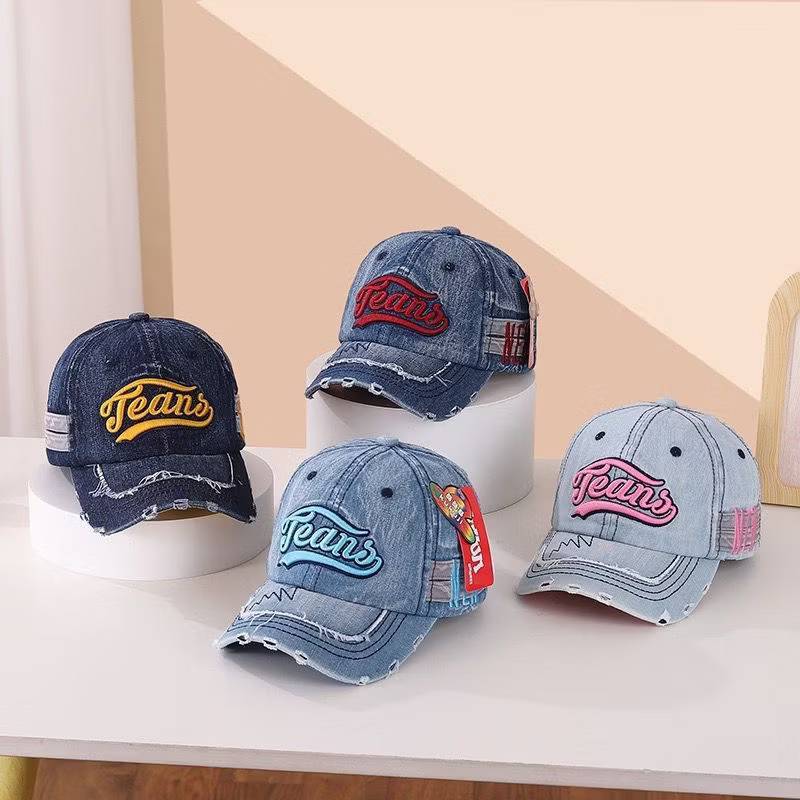 [พร้อมส่ง] หมวกเด็ก 1ปี - 6ปี รอบหัว:50-52 cm. หมวกแก๊ปยีนส์ งานฟอกเฟดแต่งขาดๆ ปักอักษร Jeans หมวกแฟชั่นเด็กใส่กันแดด