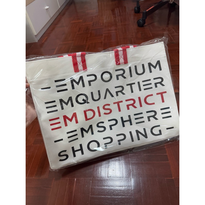 กระเป๋าผ้าของพรีเมียมจาก Emporium Emquartier Emsphere สีขาว จุได้เยอะมาก