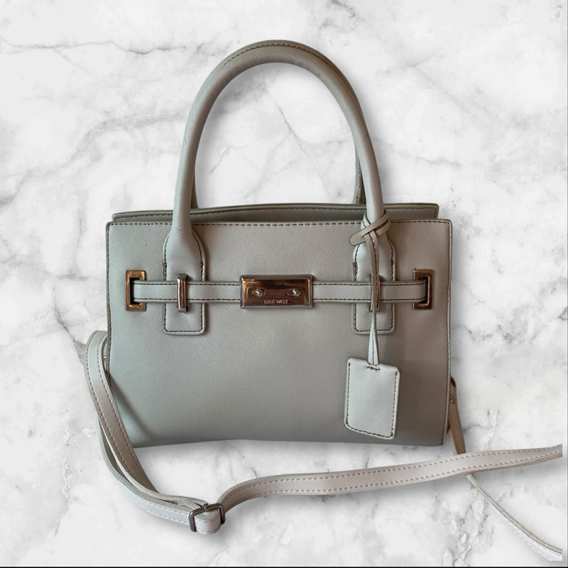 Nine West กระเป๋าถือสีครีม