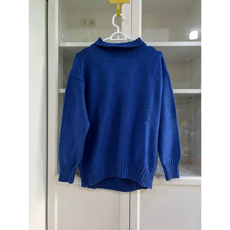 Sweater GUเสื้อกันหนาว เสื้อไหมพรม คอปีน สีน้ำเงิน