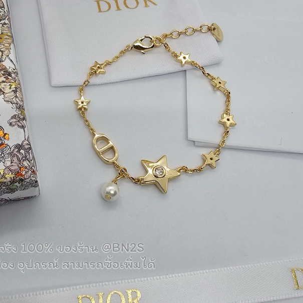 CD Petite CD Faux Pearl Gold Tone Bracelet เกรด ออริ อุปกรณ์ : ถุงกระดาษ ซองซิปล็อค ความยาว 18 ซม.