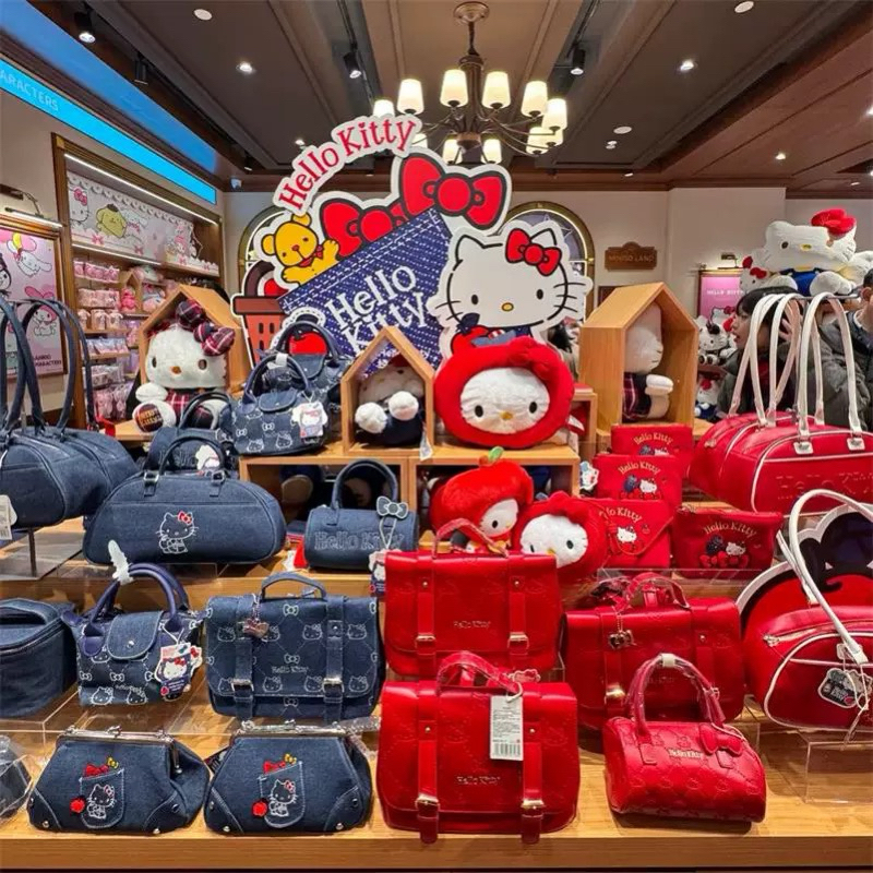 [ พร้อมส่ง 💕] Hello Kitty x Miniso คิตตี้ มินิโซ กระเป๋า ตุ๊กตา พวงกุญแจ สติ๊กเกอร์ กระจก